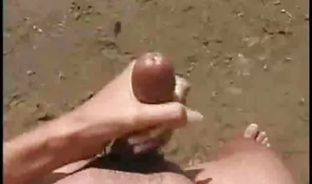 مربی تیم یک ورزشکار بالغ بر روی حصیر انداخت سکس مثبت 18 و او را در یک دوربین مخفی زیر کلیک