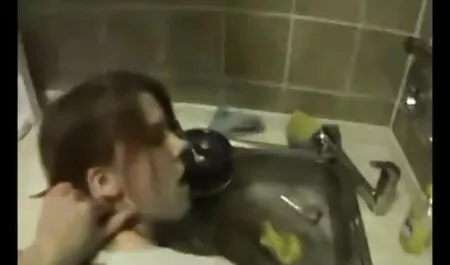 نوجوان, مدل نشان داد, به یک مرد طاس و می شود او زیر کلیک فیلم سکسی 18ساله