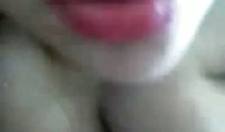 زن مشتاقانه fucks در یک دختر نوجوان و معشوق را در فیلم سکسی 18ساله گروه